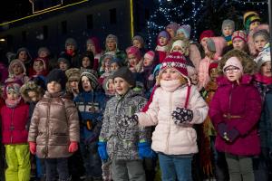 033 Pozdrav zimi in praznik luči Foto atelje Postojnatext